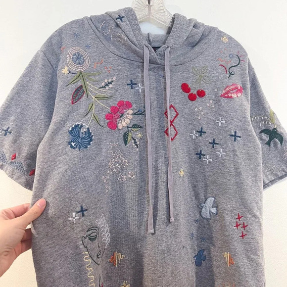 Johnny Was Gray Embroidered Short Sleeve Hooded Top Bohemian Pullover Hoodie S - Picture 3 of 7